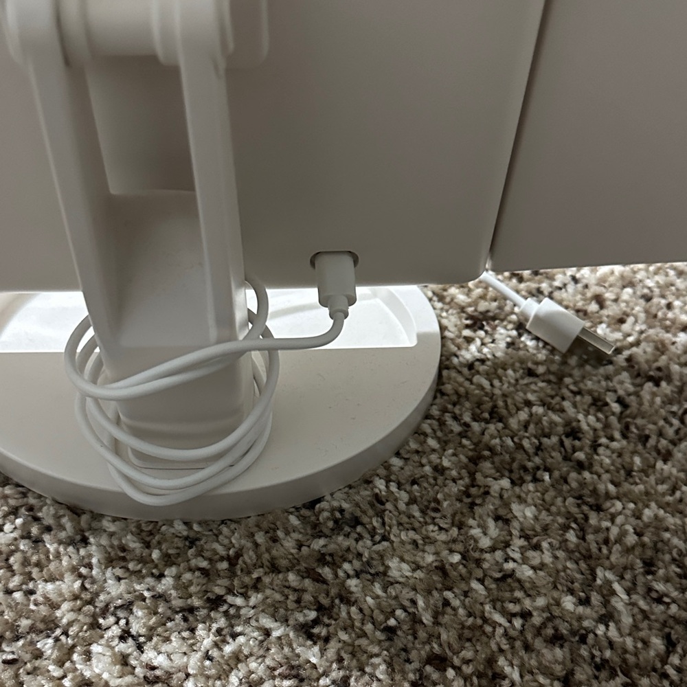 Tri-Fold LED Vanity Mirror - Picture 4 of 5